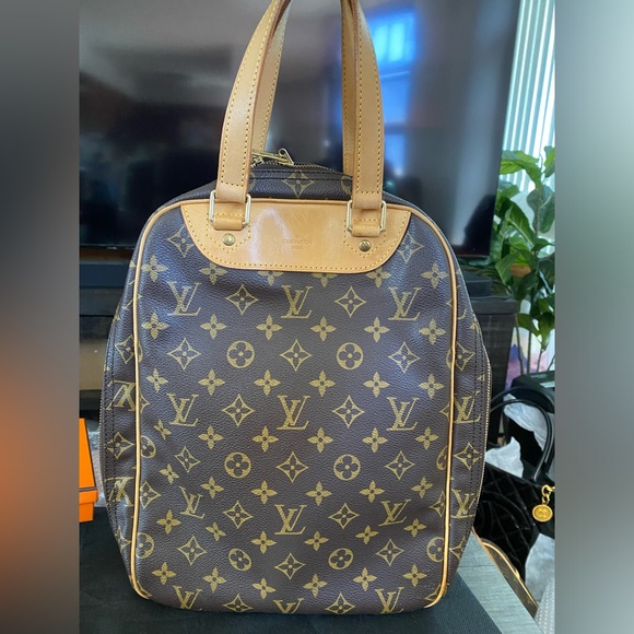 Louis Vuitton Monogram
Excursion Bag - Picture 1 of 2